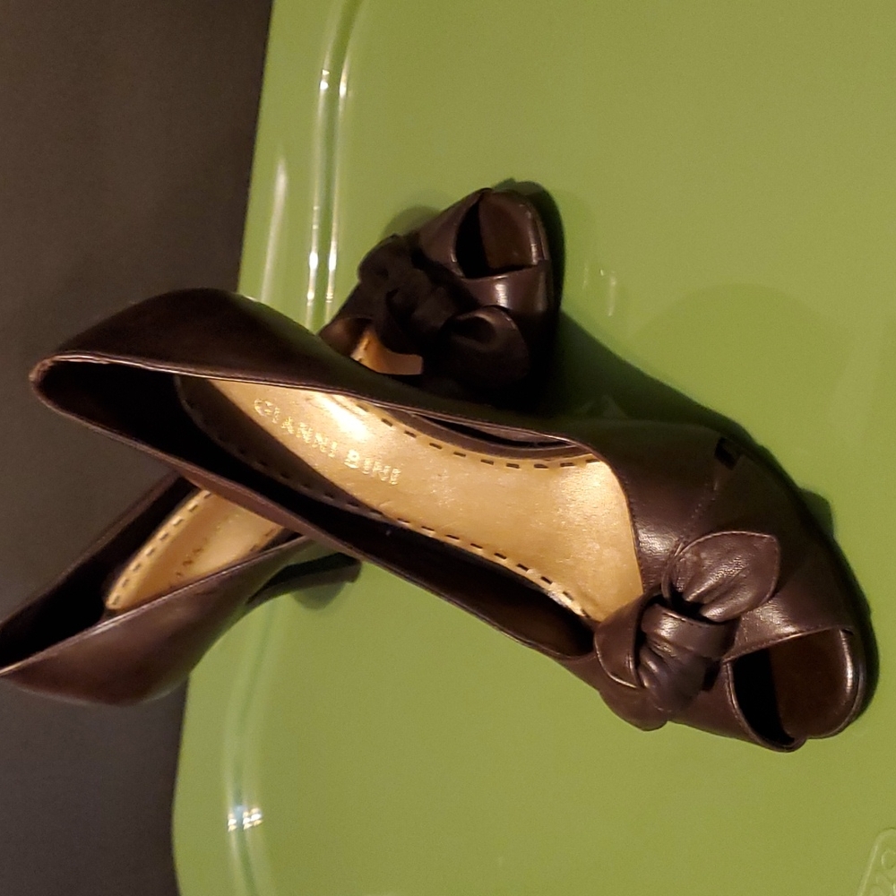 Gianni Bini Deep Brown Luxe 201 Floral Bow Heels